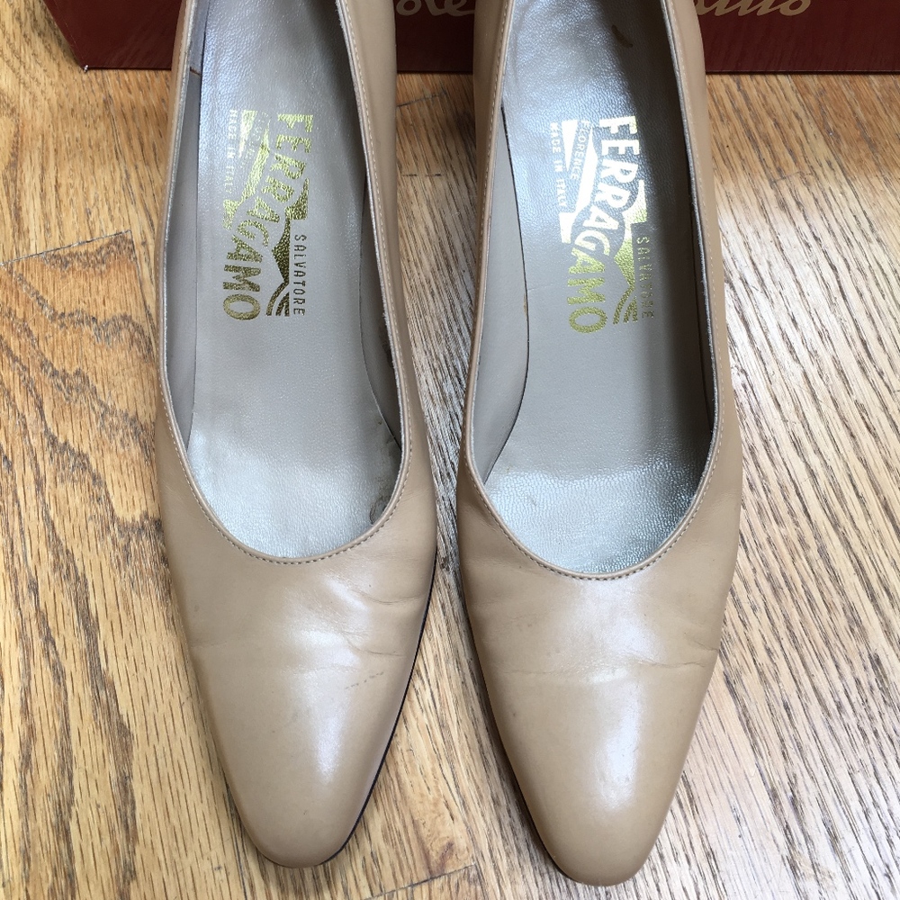 Vintage Ferragamo Tan Leather Pumps 7.5 AAA